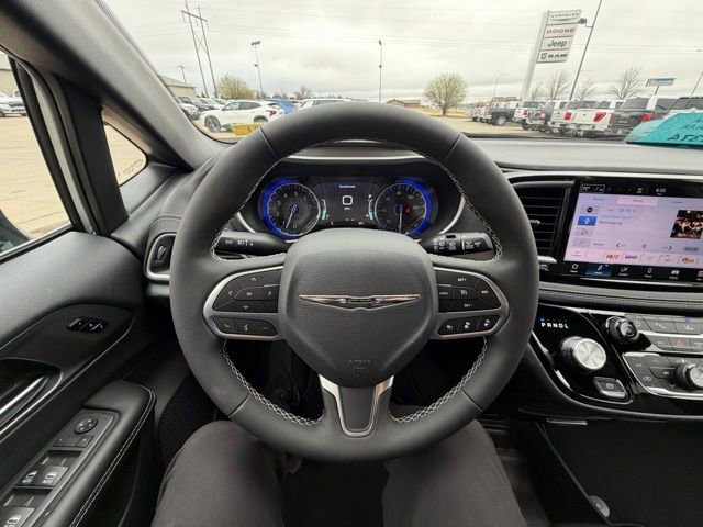 New 2026 Chrysler Pacifica Select AWD/4WD image 17