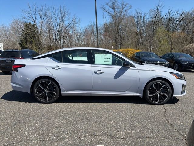 New 2025 Nissan Altima 2.5 SR w/ SR Premium Package FWD image 9