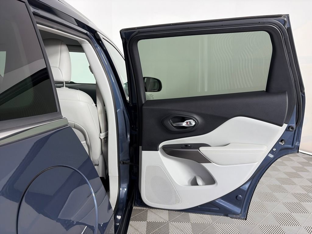 Used 2021 Jeep Cherokee Latitude Lux w/ Comfort/Convenience Group image 29