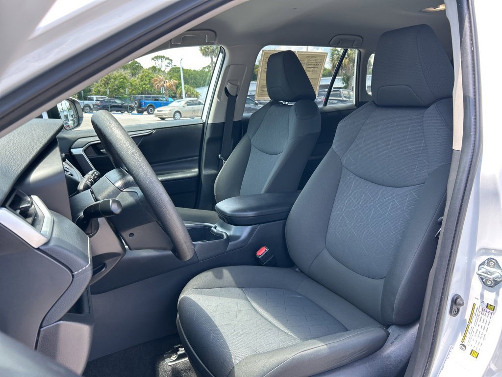 Used 2025 Toyota RAV4 XLE AWD/4WD image 20
