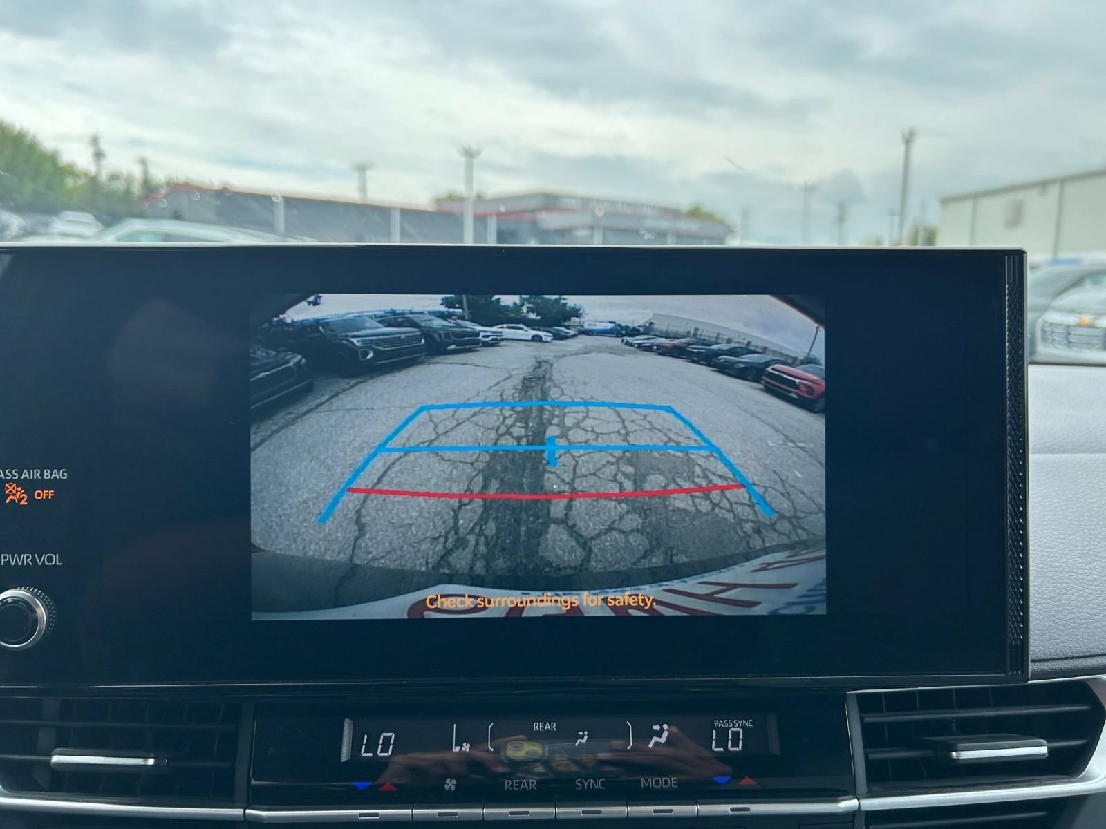 Used 2025 Toyota Sienna XLE FWD image 20