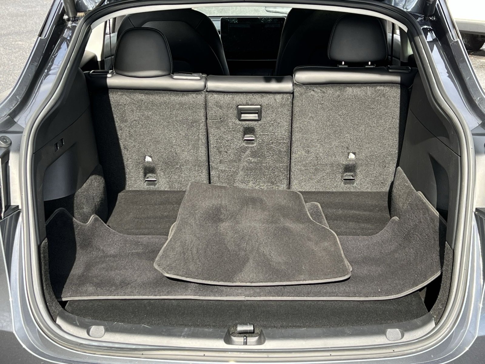 Used 2022 Tesla Model Y Long Range image 24