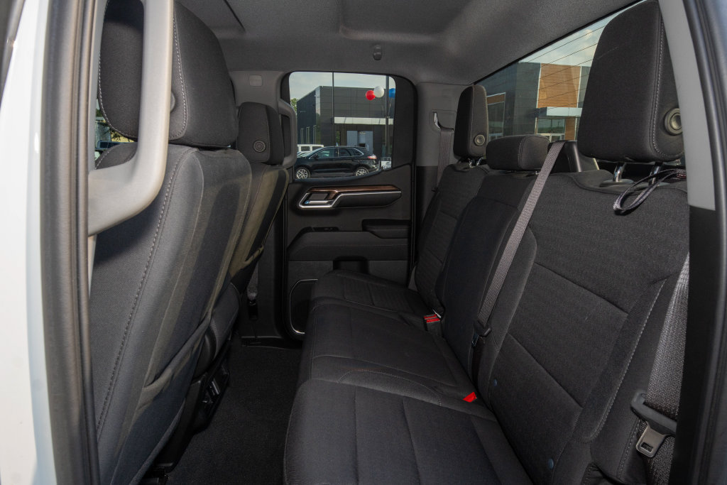 Used 2023 Chevrolet Silverado 1500 LT AWD/4WD image 13
