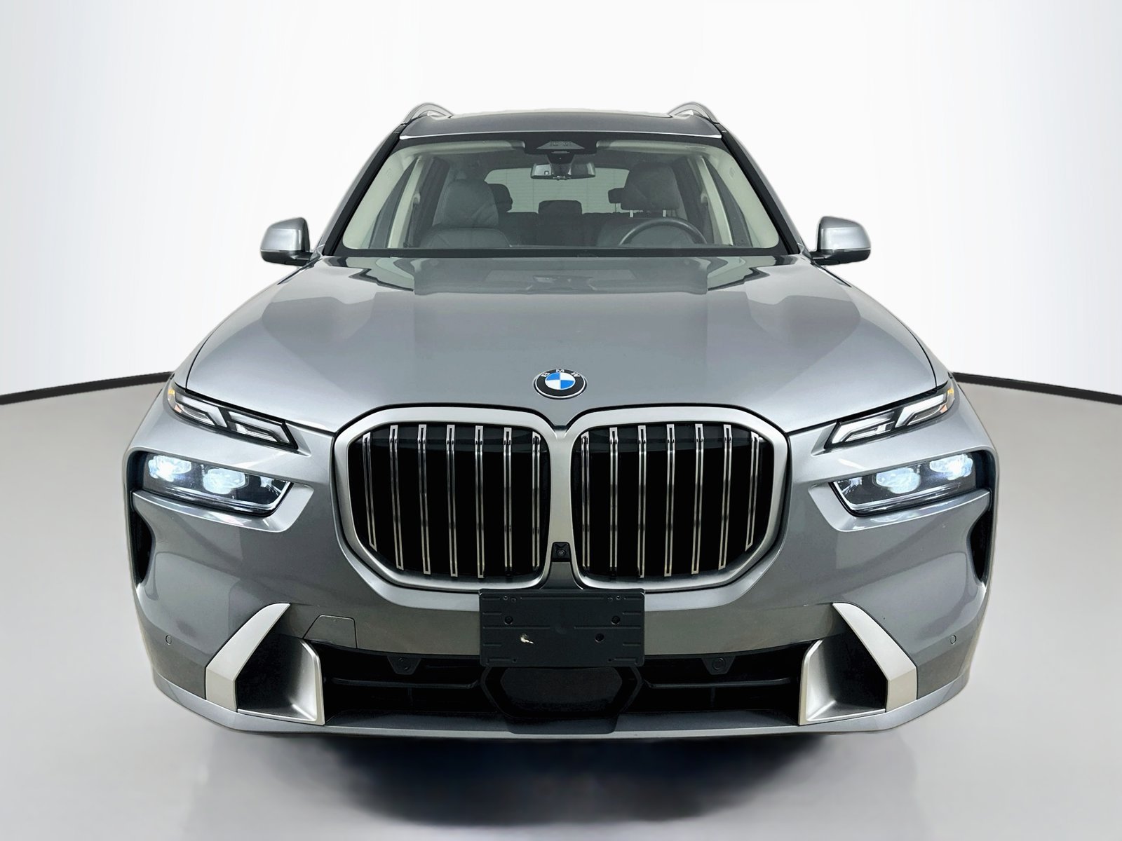 Used 2024 BMW X7 xDrive40i w/ Premium Package AWD/4WD image 2