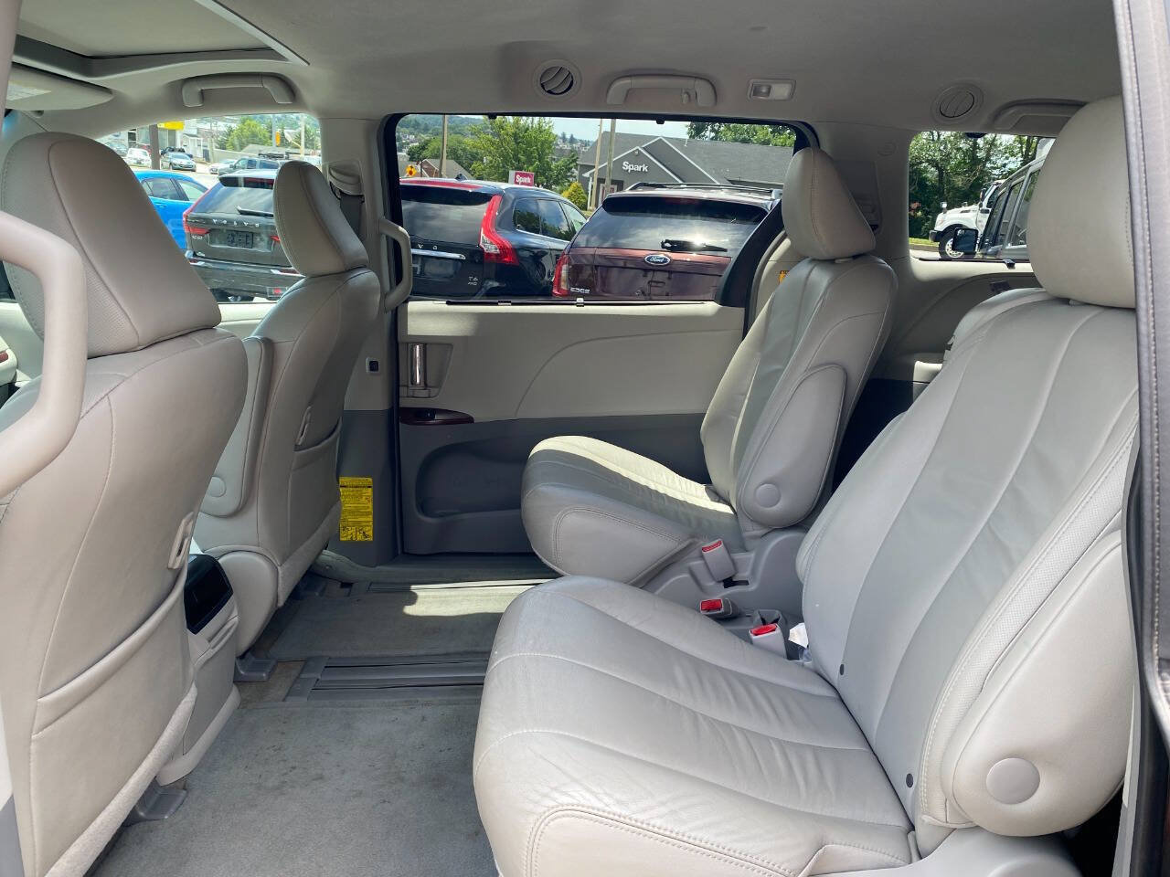 Used 2013 Toyota Sienna XLE FWD image 22