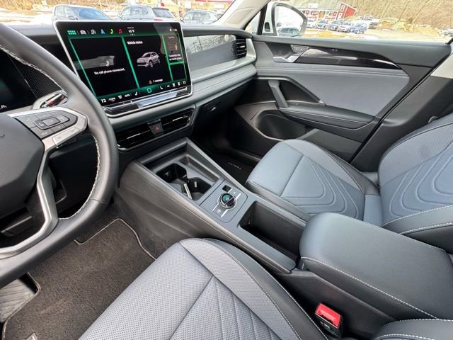 Used 2025 Volkswagen Tiguan SE image 30