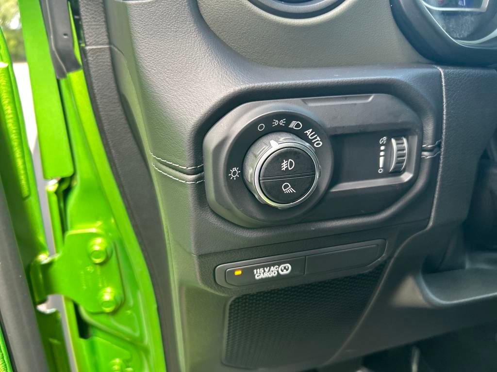 New 2025 Jeep Gladiator Mojave image 12