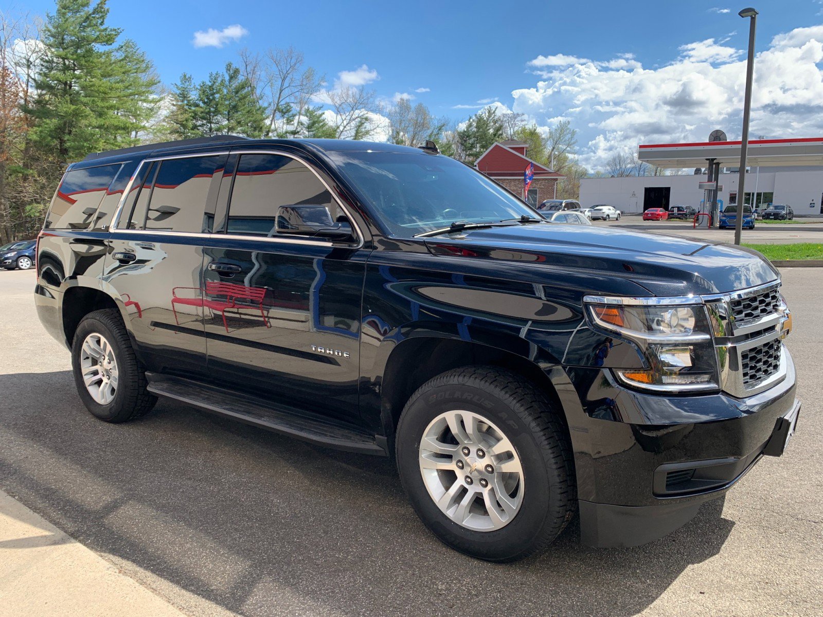 Used 2019 Chevrolet Tahoe LT image 3