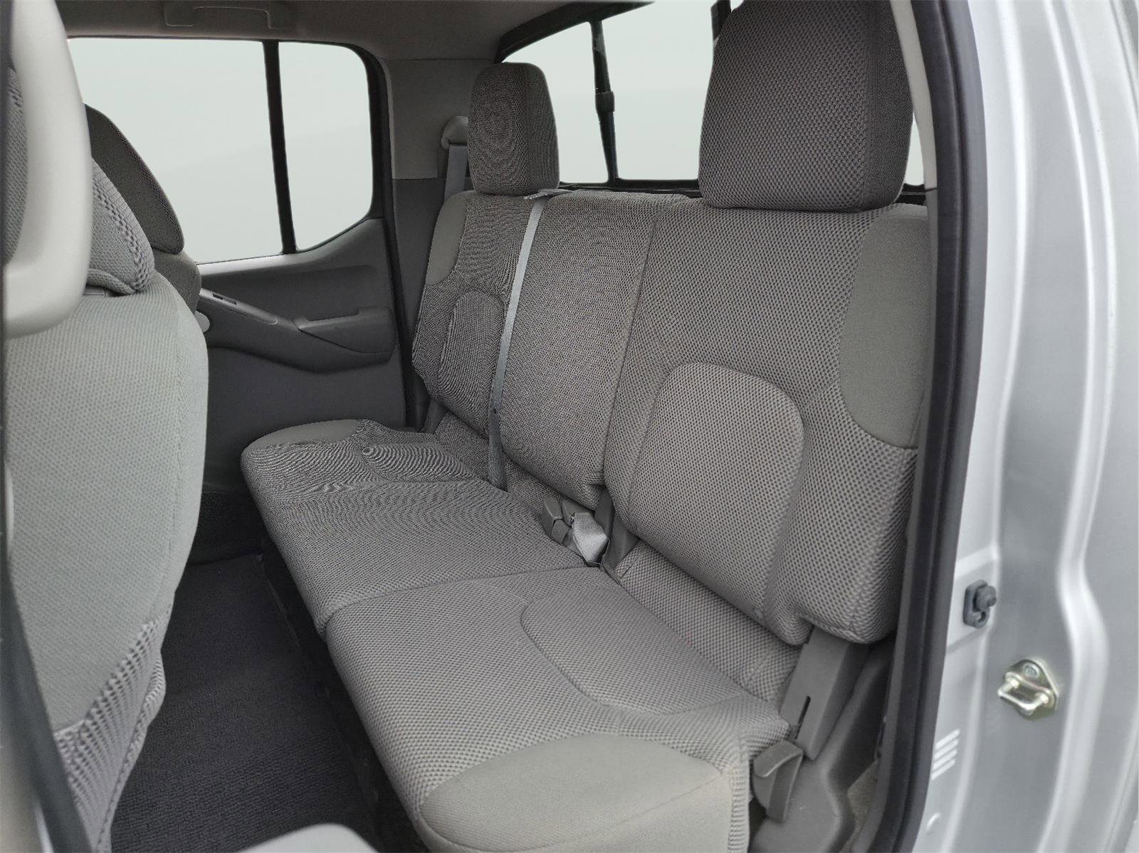 Used 2016 Nissan Frontier SV image 11