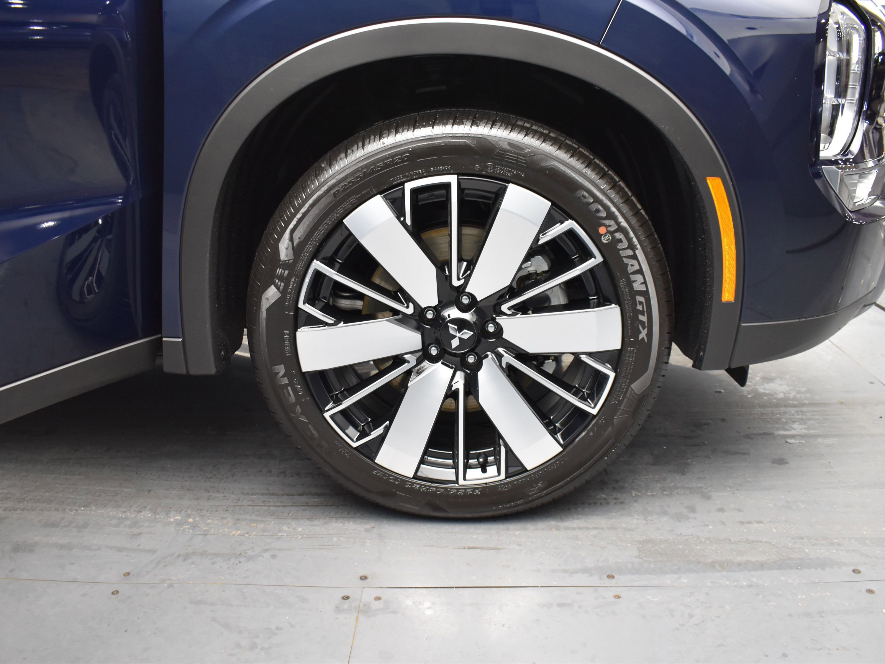 New 2026 Mitsubishi Outlander FWD image 5