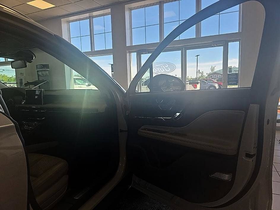 Used 2022 Lincoln Corsair AWD w/ Premium Package image 41