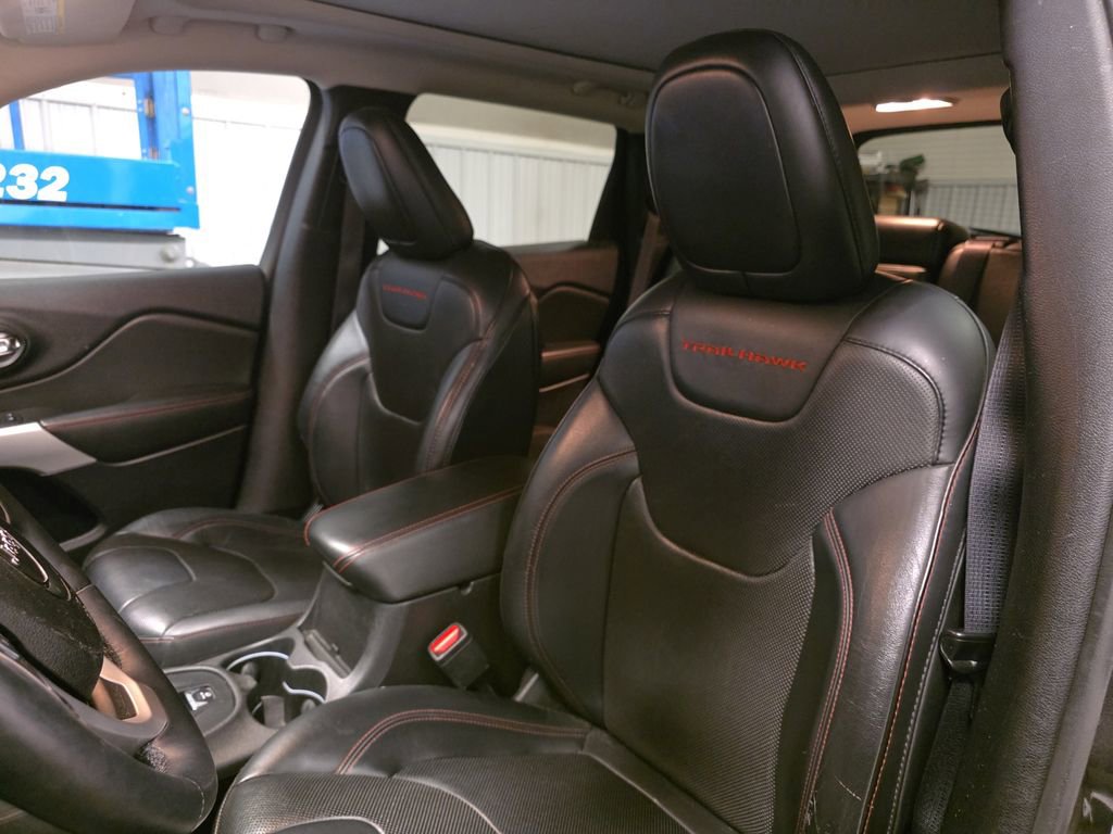 Used 2017 Jeep Cherokee Trailhawk image 26
