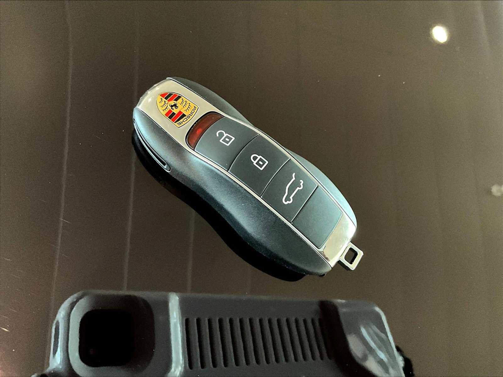 Used 2025 Porsche Macan image 35