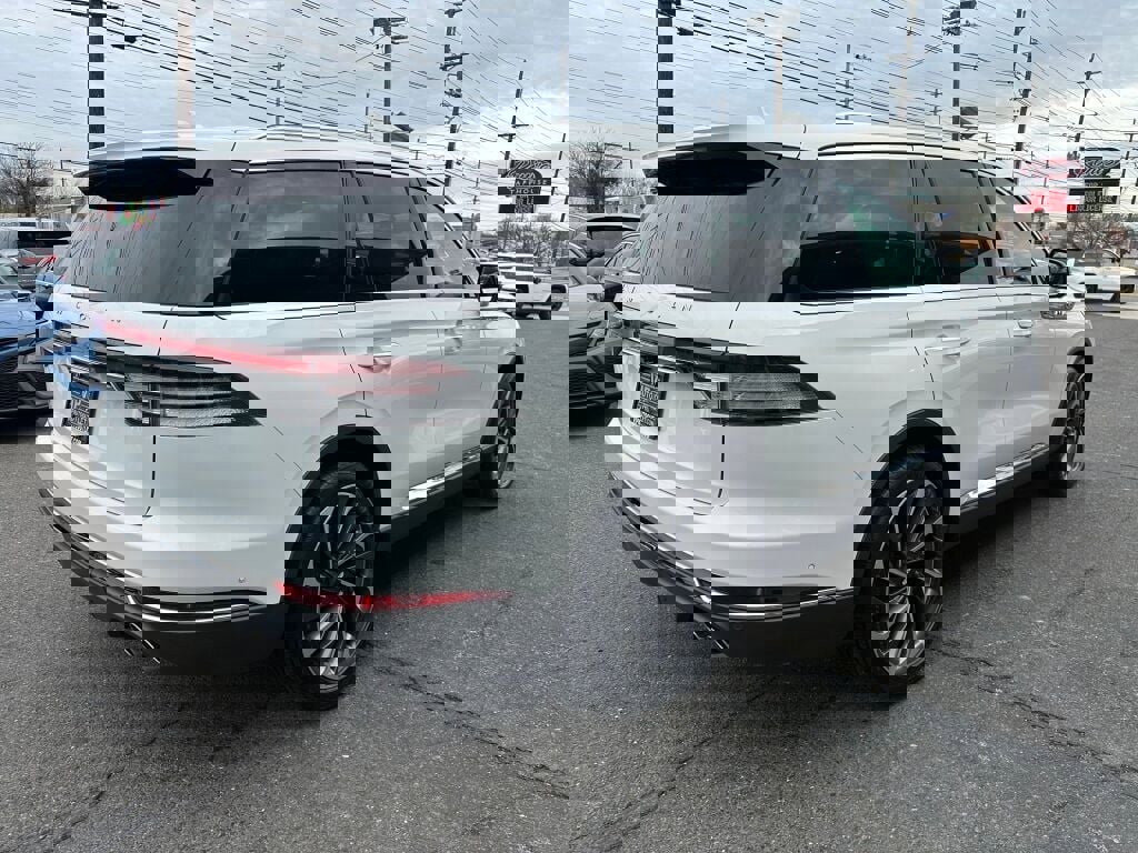 Used 2020 Lincoln Aviator Reserve w/ Equipment Group 202A image 8