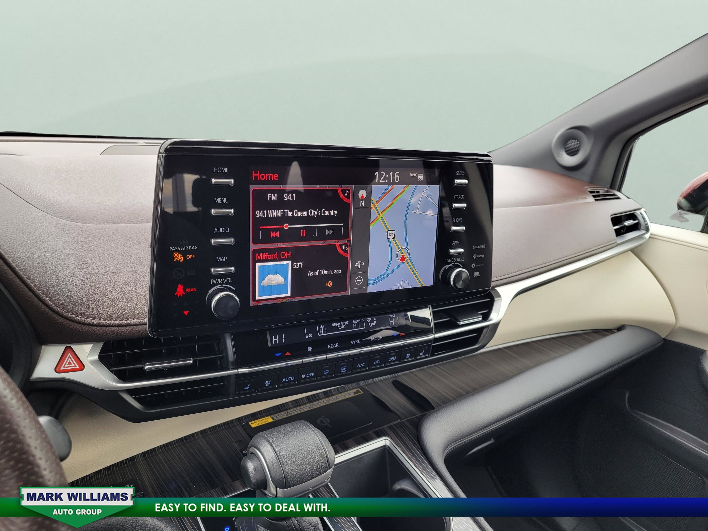 Used 2021 Toyota Sienna Platinum image 24