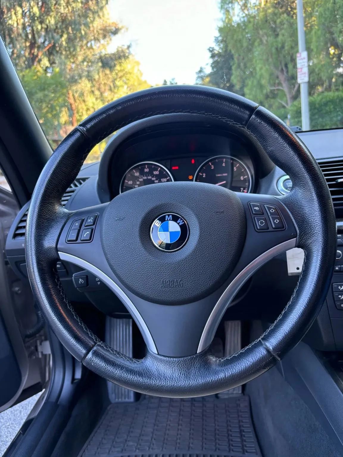 Used 2009 BMW 128i Convertible image 21