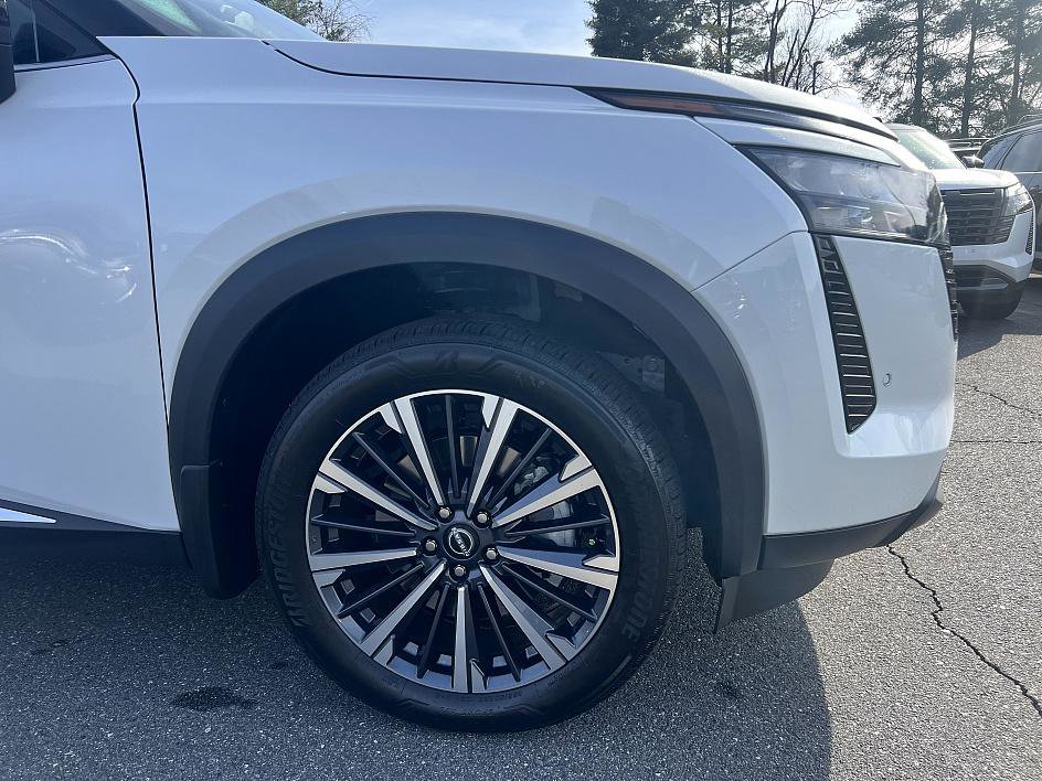 New 2026 Nissan Pathfinder Platinum image 11