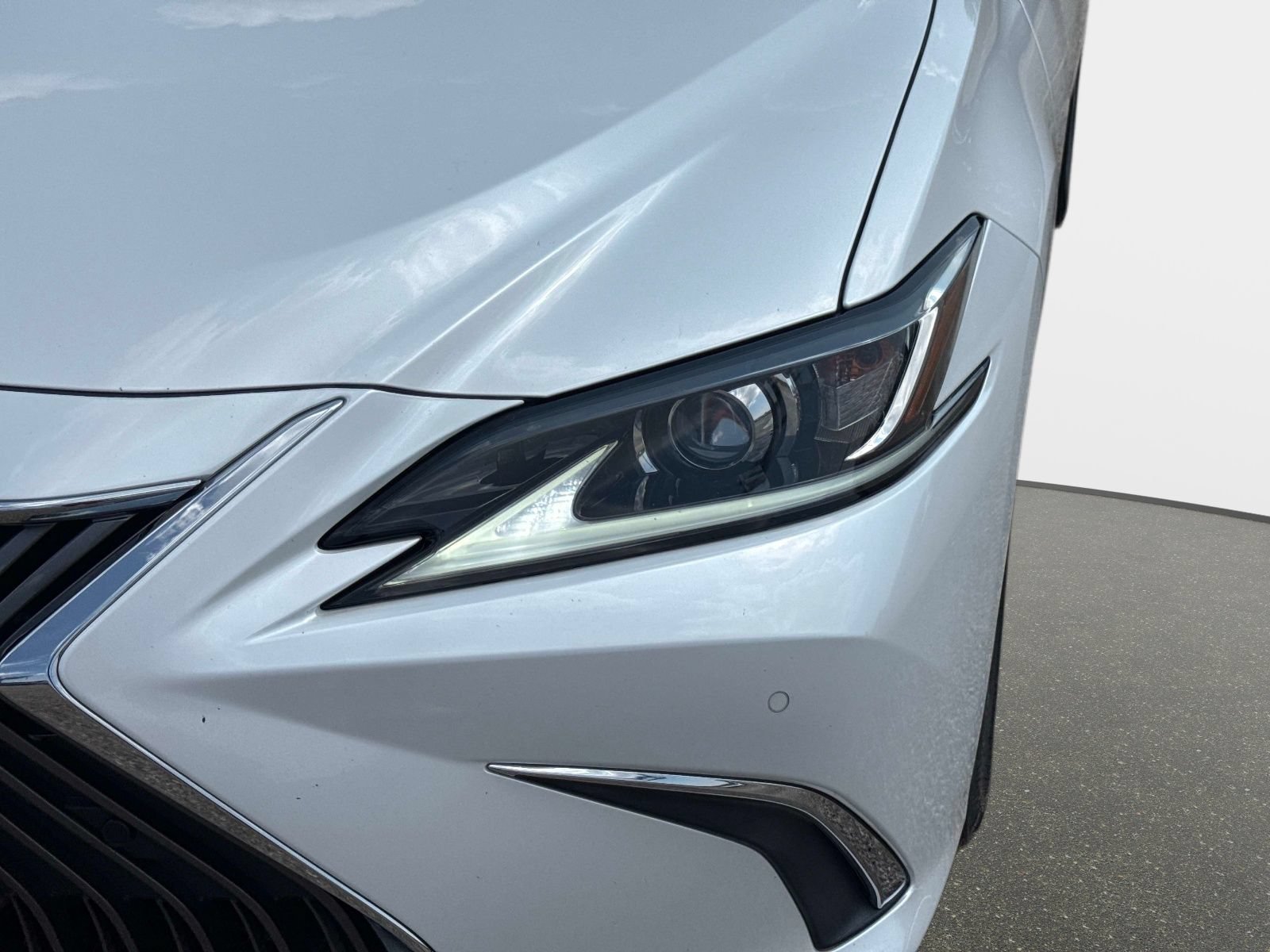 Used 2021 Lexus ES 300h w/ Premium Package FWD image 9