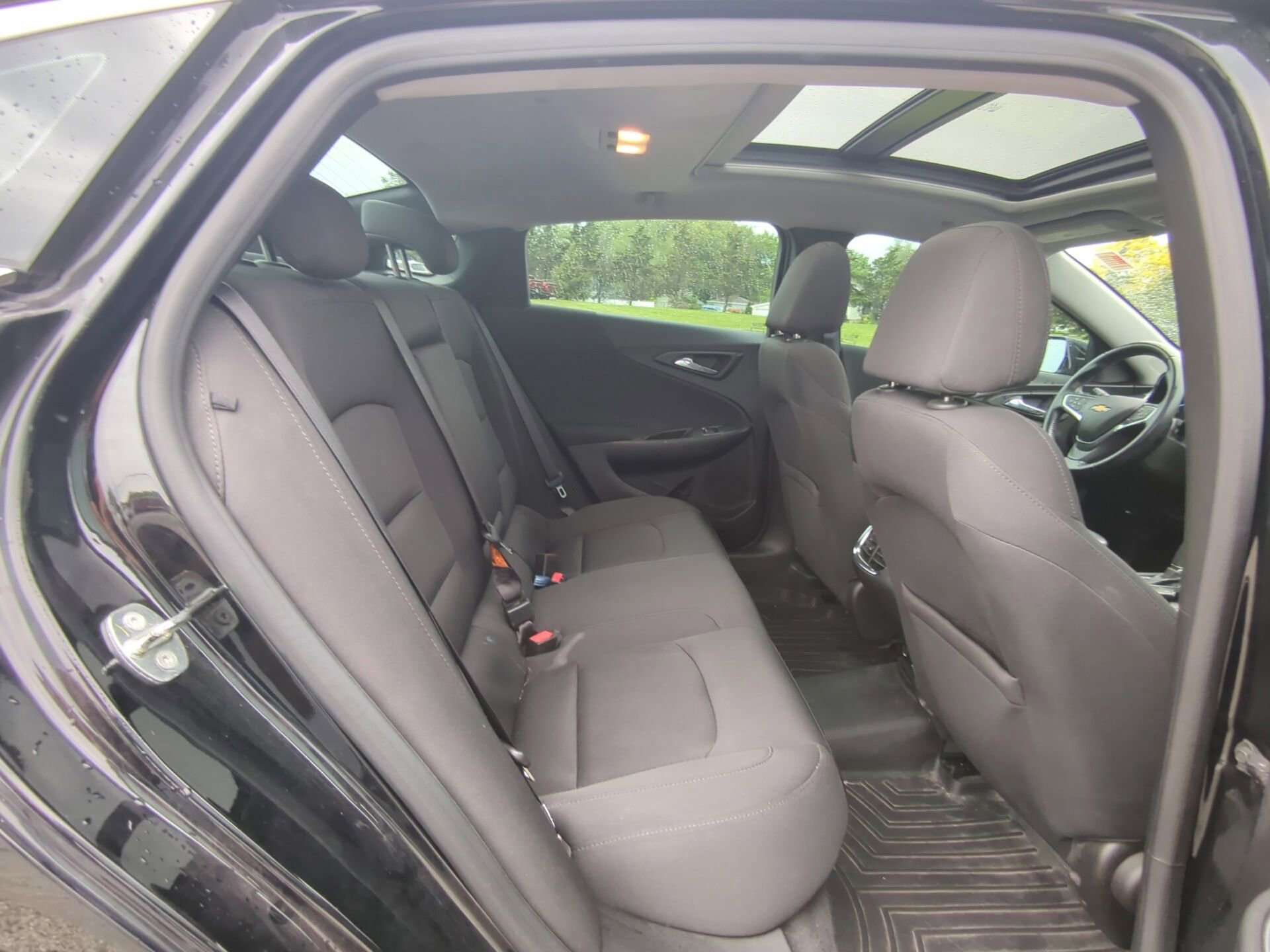 Used 2018 Chevrolet Malibu LT w/ Driver Confidence Package FWD image 11