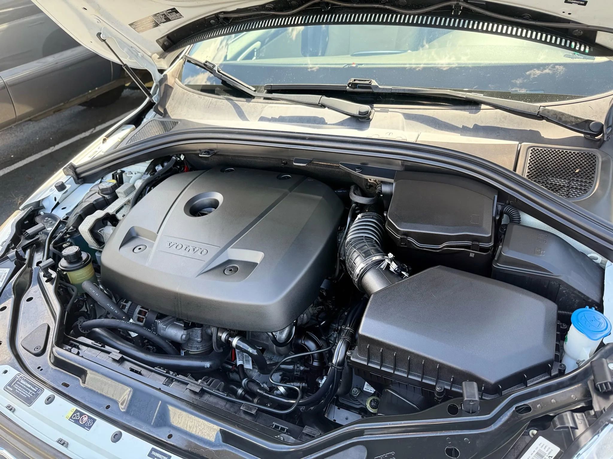 Used 2017 Volvo XC60 T6 Dynamic w/ Preferred Option Package image 45