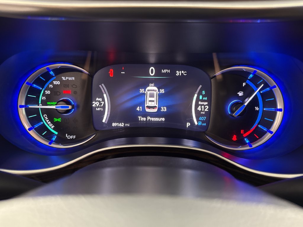Used 2023 Chrysler Pacifica Limited FWD image 16