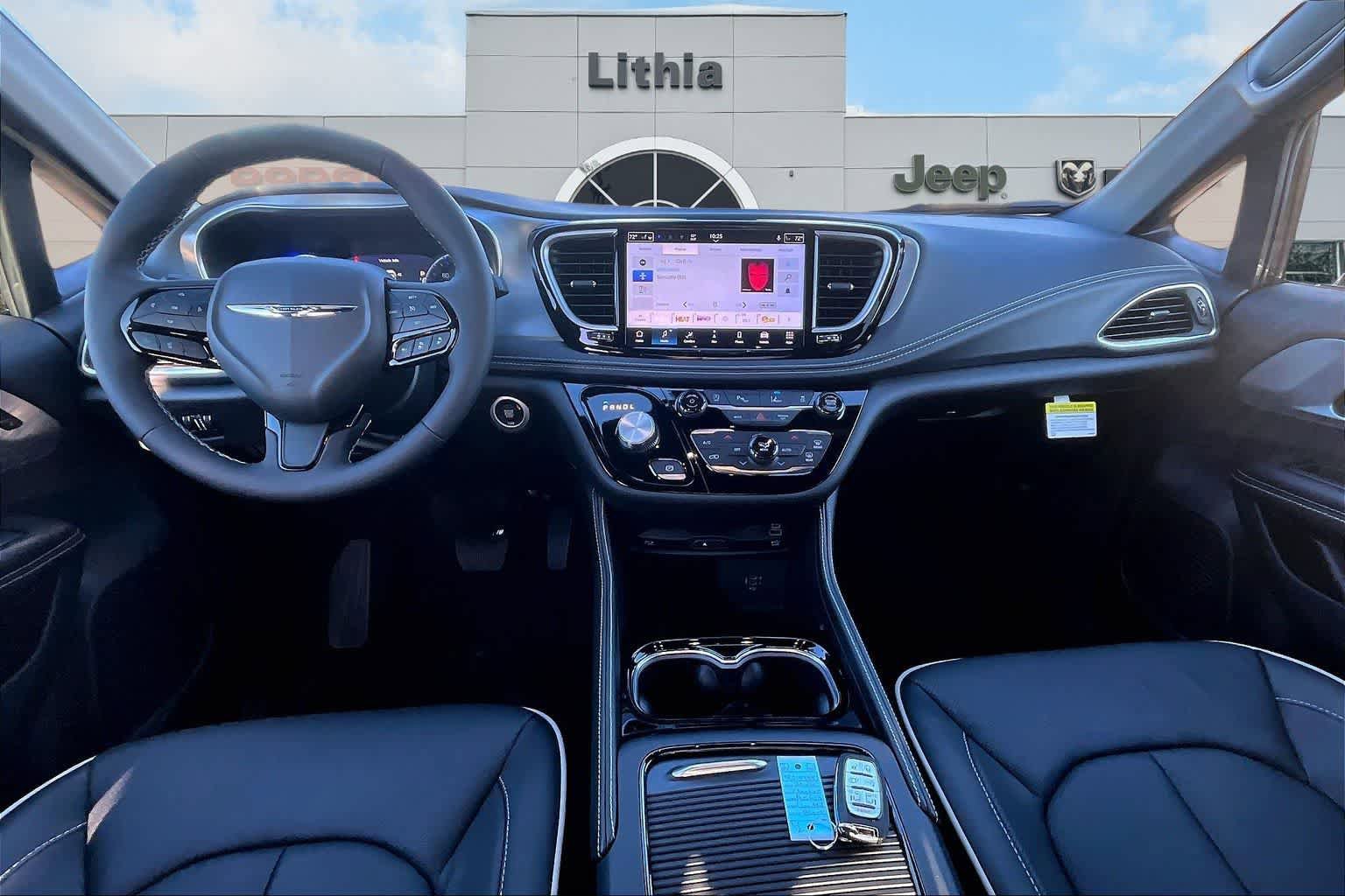 New 2026 Chrysler Pacifica Limited w/ Uconnect Theater Family Group AWD/4WD image 10