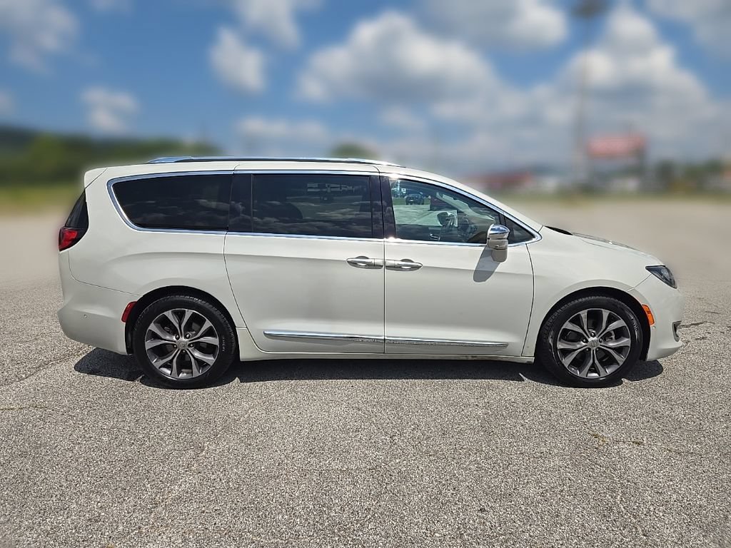 Used 2017 Chrysler Pacifica Limited FWD image 14
