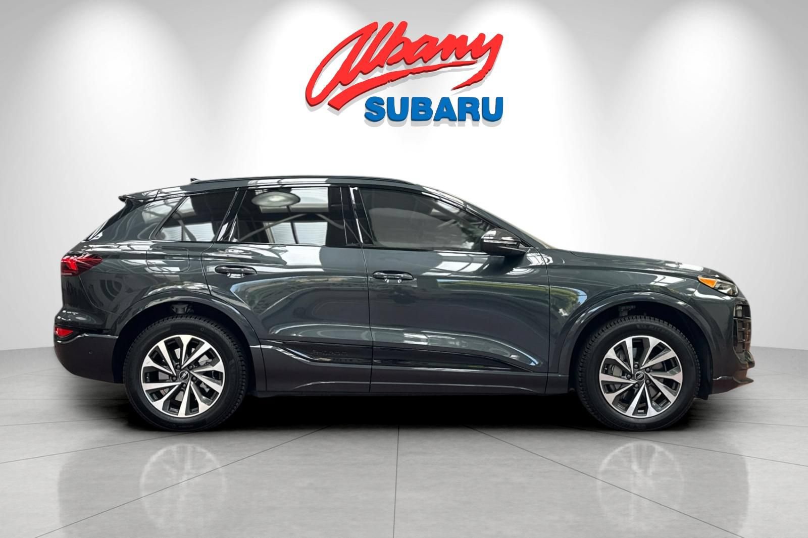 Used 2025 Audi Q6 e-tron Premium w/ Convenience Package AWD/4WD image 3
