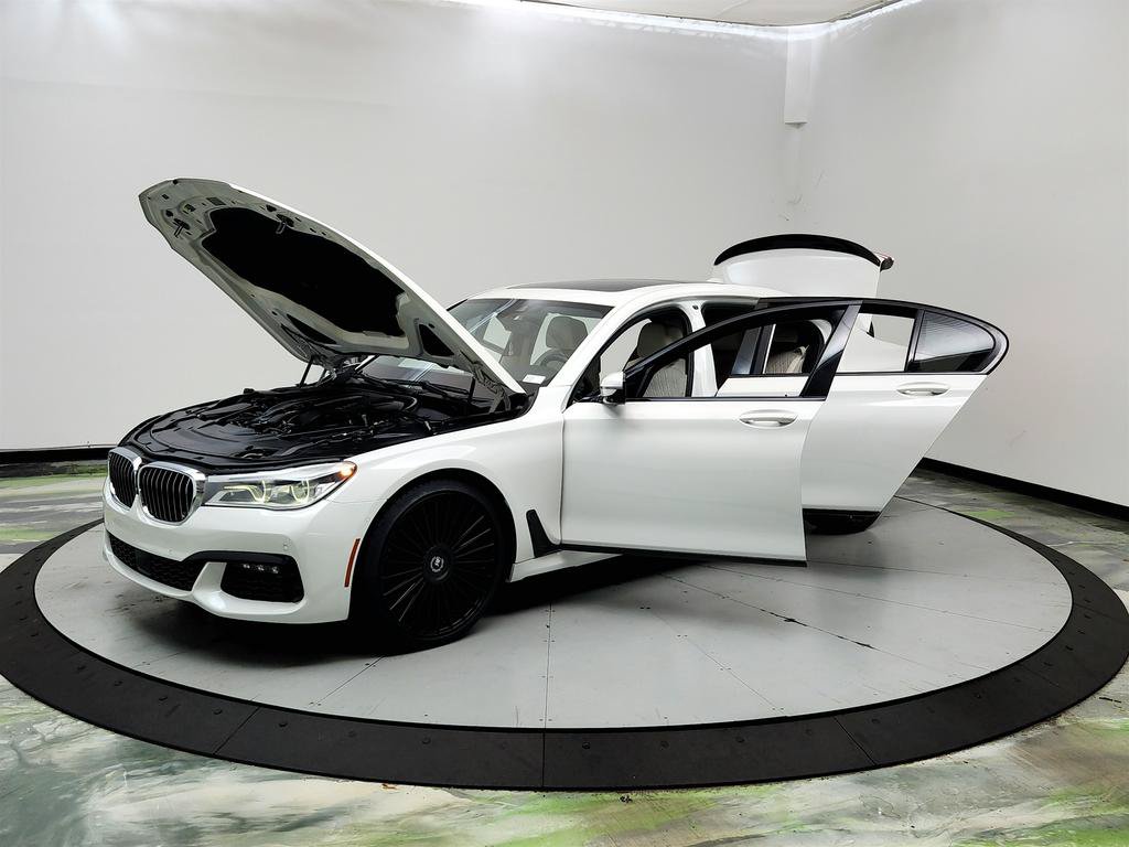 Used 2017 BMW 750i xDrive AWD/4WD image 9