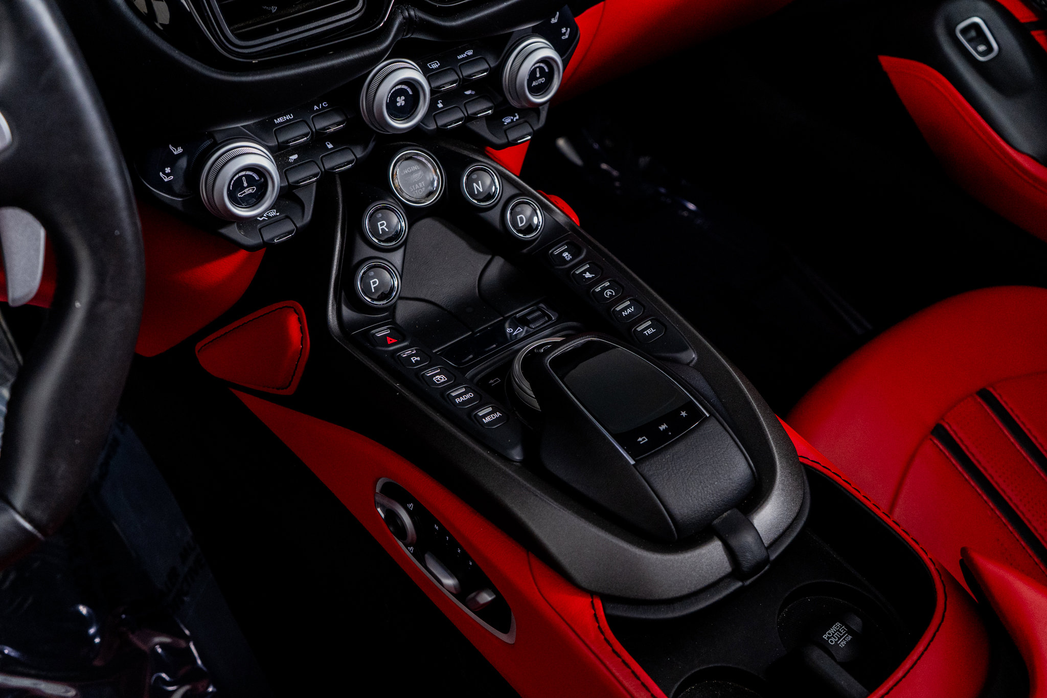 Used 2021 Aston Martin V8 Vantage Roadster image 33