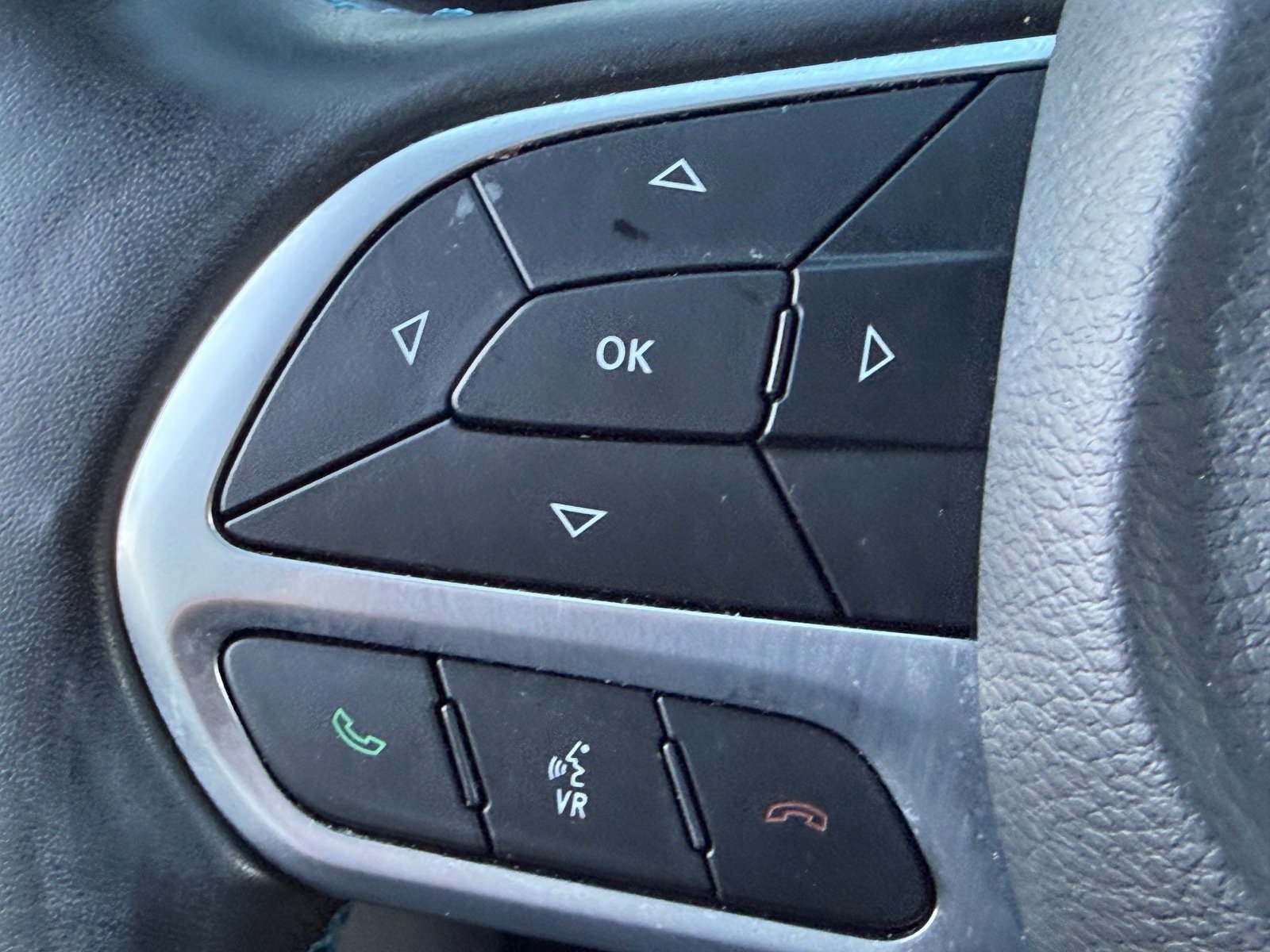 Used 2021 Chrysler Pacifica Touring-L FWD image 33