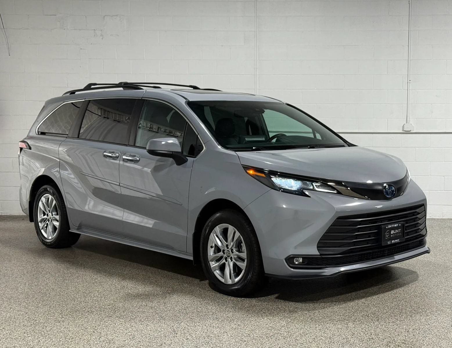 Used 2022 Toyota Sienna XLE Woodland Edition w/ Protection Package (TMS) AWD/4WD image 4