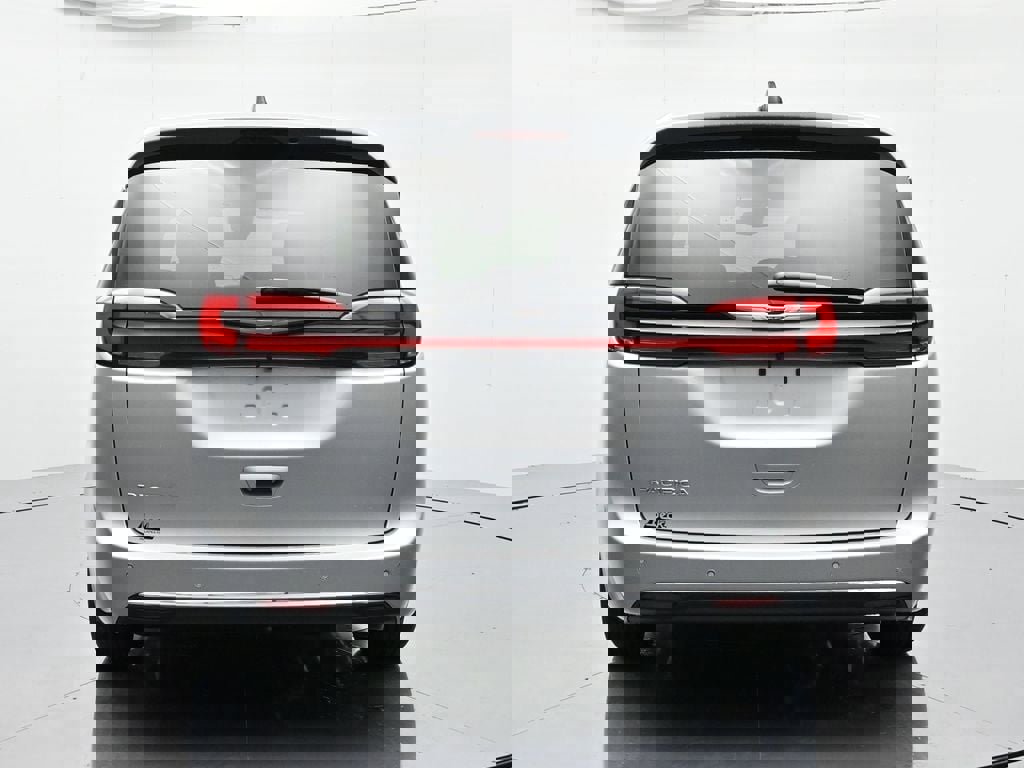 New 2026 Chrysler Pacifica Select image 6