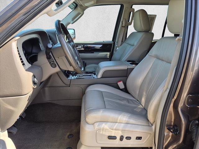 Used 2017 Lincoln Navigator Select RWD image 16