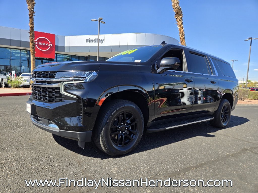 Used 2024 Chevrolet Suburban LS RWD image 2