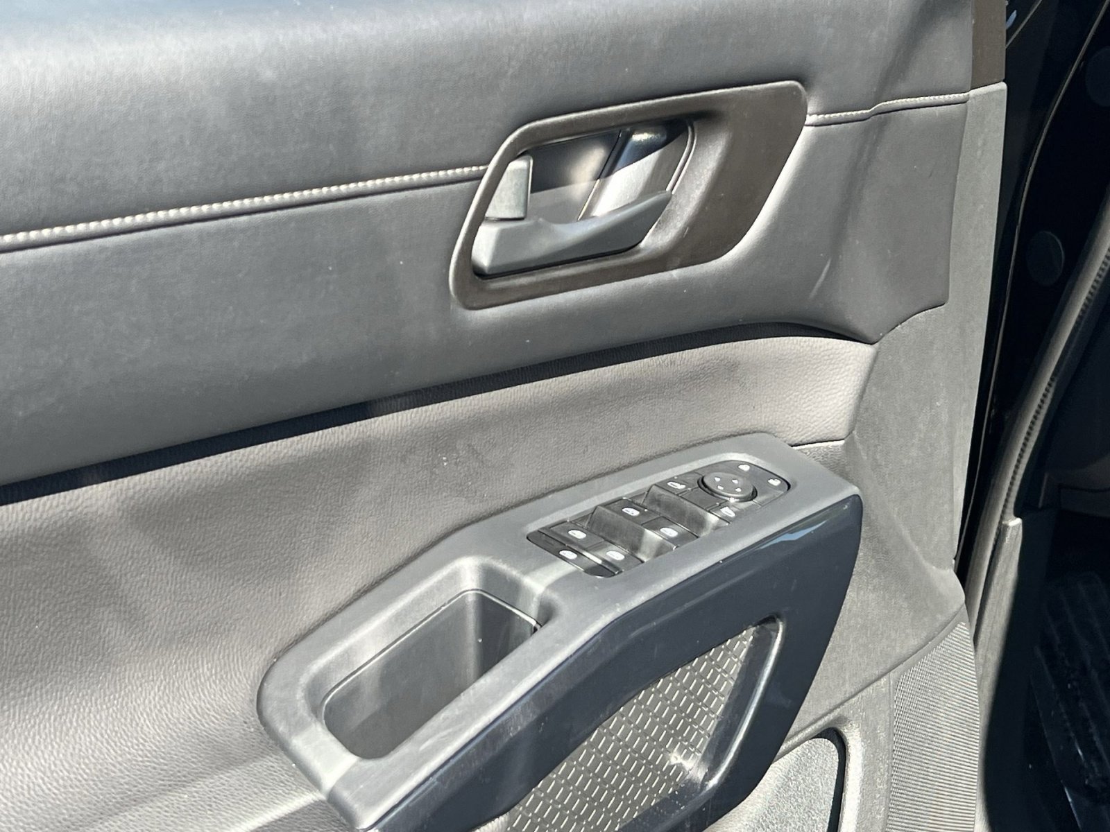 Used 2024 Nissan Pathfinder S image 7