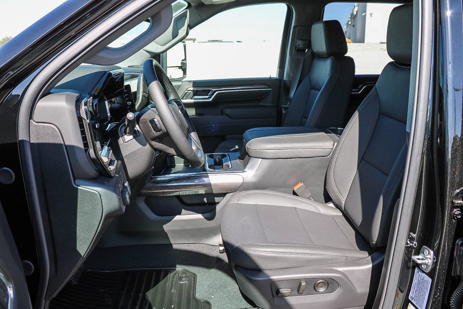 New 2026 Chevrolet Silverado 2500 LTZ w/ LTZ Plus Package AWD/4WD image 17