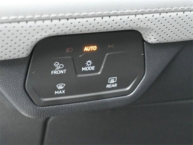 New 2025 Volkswagen Atlas Peak Edition SE image 18