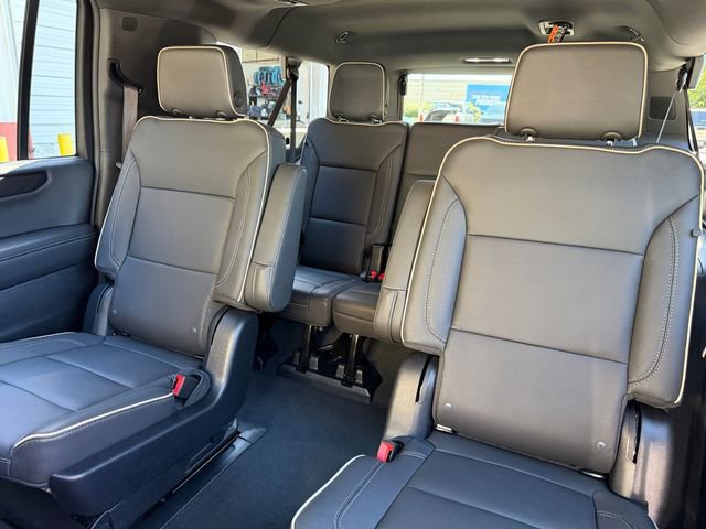 Used 2025 GMC Yukon XL Elevation w/ Elevation Premium Package AWD/4WD image 13