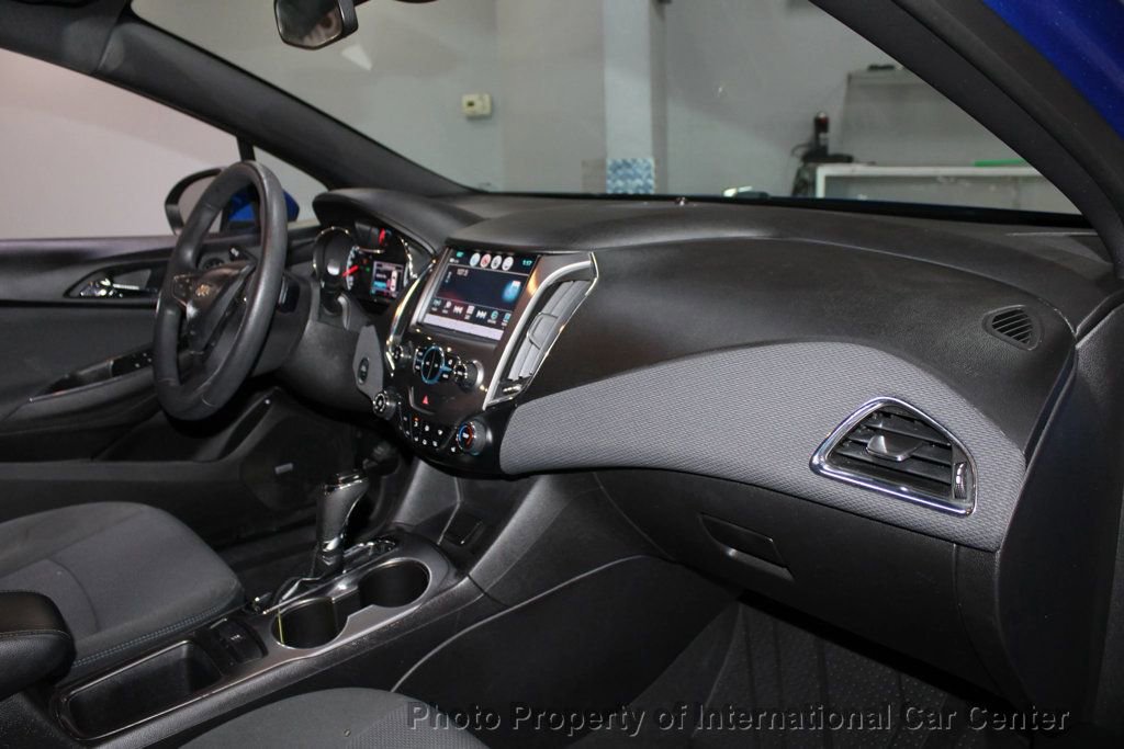 Used 2018 Chevrolet Cruze LT w/ Sun And Sound Package image 37
