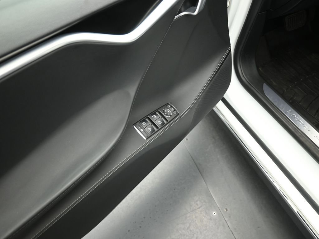 Used 2015 Tesla Model S 85D image 8