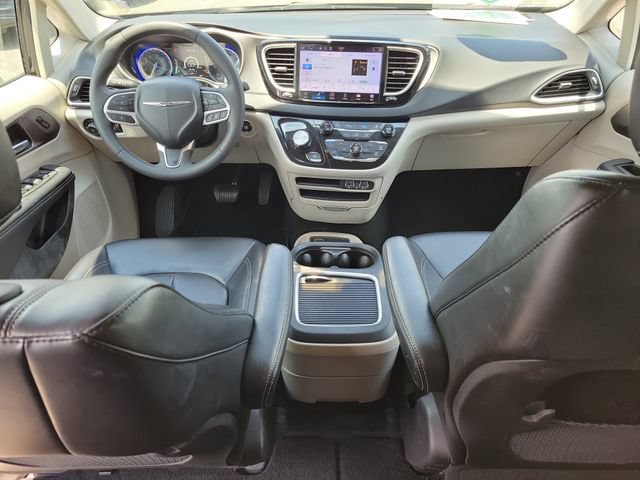 Used 2023 Chrysler Pacifica Touring-L FWD image 19