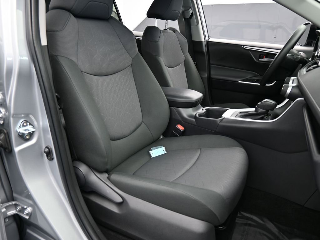 Used 2025 Toyota RAV4 XLE image 45
