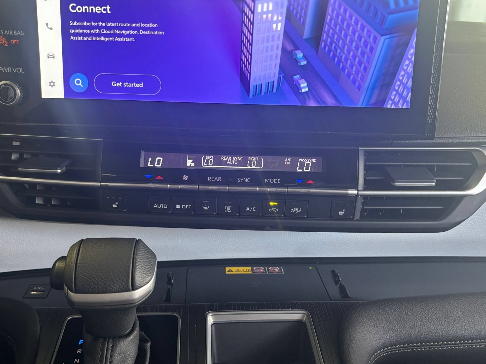 Used 2025 Toyota Sienna XLE FWD image 16