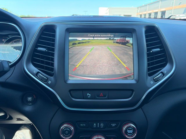 Used 2019 Jeep Cherokee Trailhawk AWD/4WD image 21
