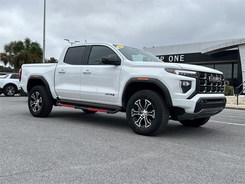 Used 2025 GMC Canyon AT4 image 9