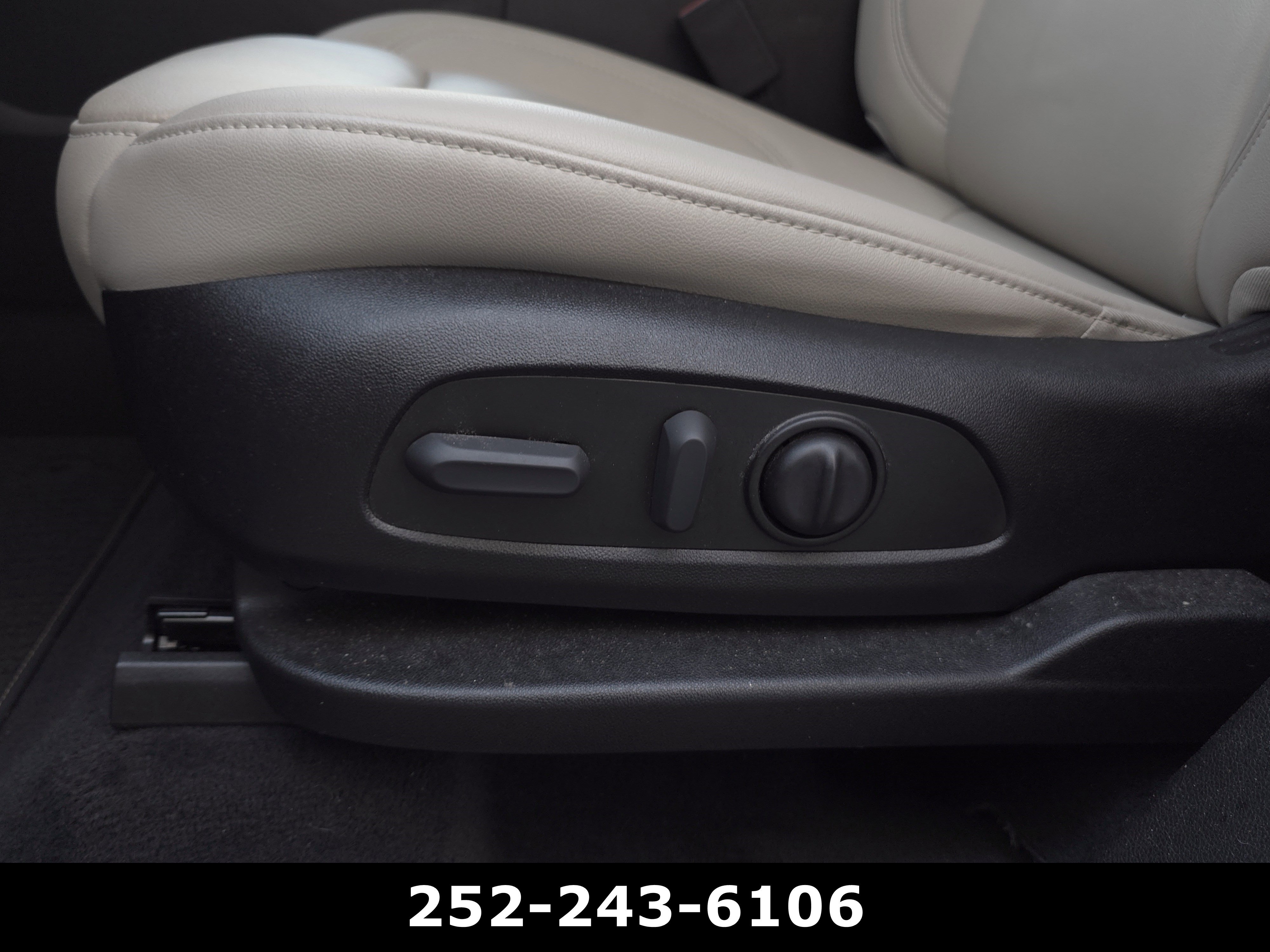 Used 2023 Chevrolet Traverse LT w/ LT Premium Package image 11