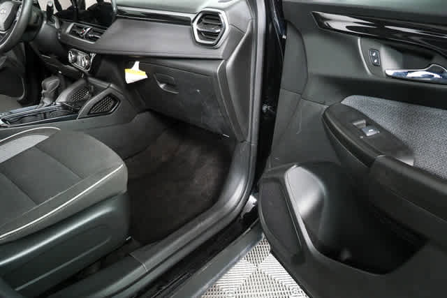 Used 2024 Chevrolet TrailBlazer LT w/ Driver Confidence Package image 19