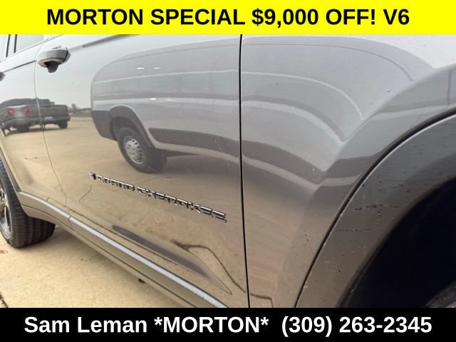 New 2025 Jeep Grand Cherokee Limited w/ Black Appearance Package AWD/4WD image 4