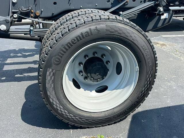 New 2025 Ford F550 4x4 Crew Cab Super Duty image 14